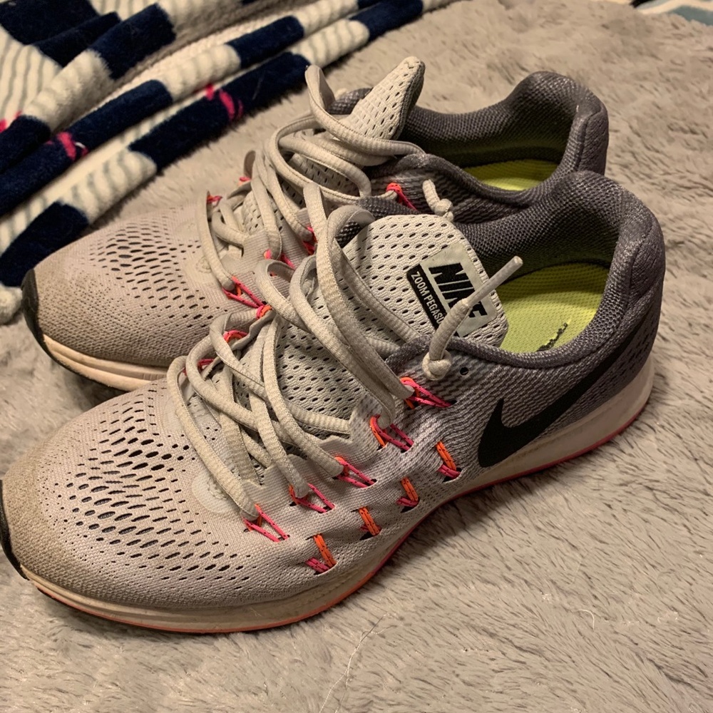 Nike tennis shoes - Picture 1 of 4